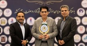 مدیرعامل هلدینگ پتروپالایش اصفهان نشان عالی مدیر سال را کسب کرد